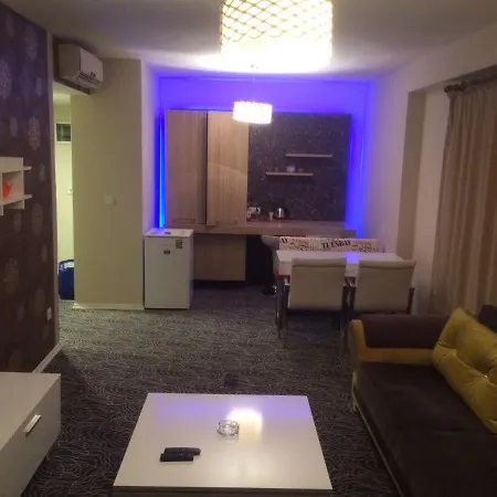 Aparthotel City Home 2*